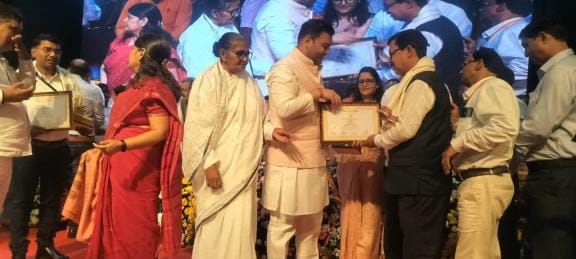 Dr. Shankar Dayal honored with State Teacher Award