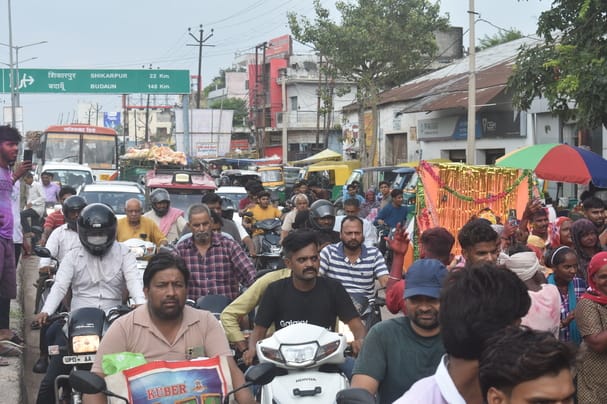 Due to Ganesh immersion and PET, there was traffic jam at many places in the city