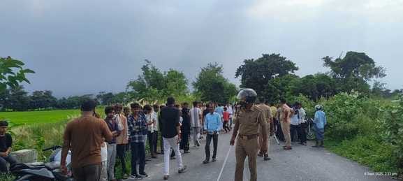 Siddharthnagar News : Brother-in-law riding a bike dies after being hit by a dumper, brother-in-law is serious