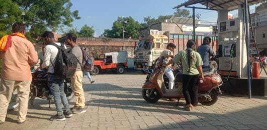 Petrol is being sold indiscriminately without helmet