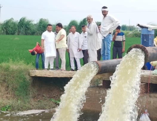Former MLA Amarjit Dhanda visited the waterlogged fields