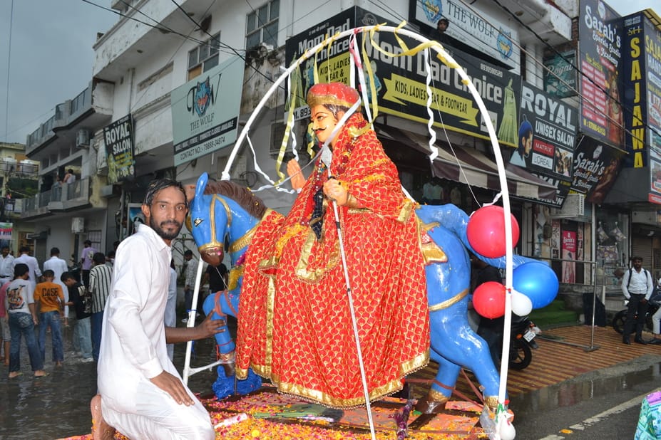 Chhadi procession taken out, welcomed with flower shower