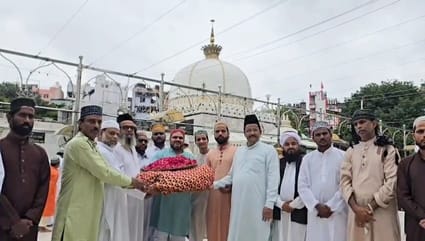 कांग्रेस कार्यकर्ताओं ने अजमेर दरगाह पर सचिन पायलट के जन्मदिन पर पेश की चादर