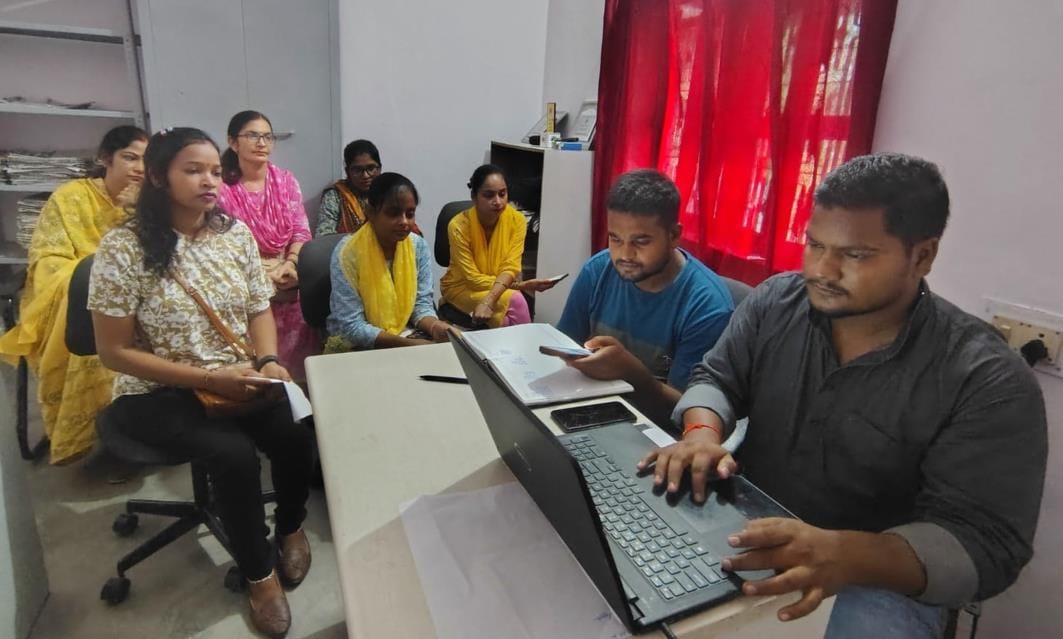 58 learning licenses were made, faces of women and girls lit up