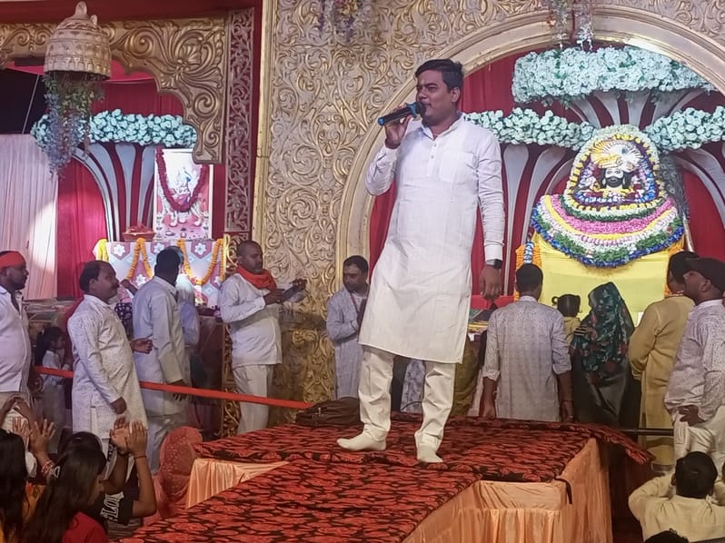 Devotees were moved by the hymns of Khatu Shyam