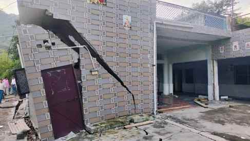 Dilapidated concrete house in Gaihra Kothi of Palahta Panchayat