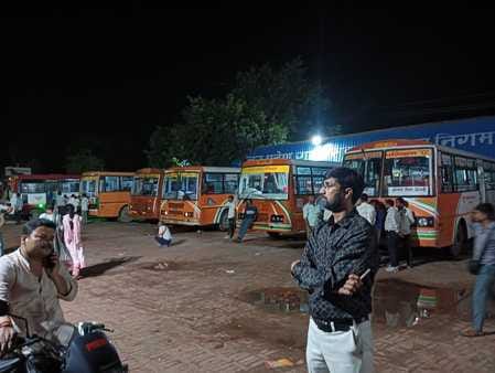 There was a gathering of students at the bus stand till late evening