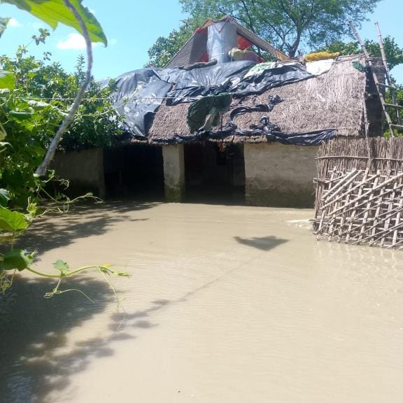 Flood water entered the houses, people took shelter on the roofs