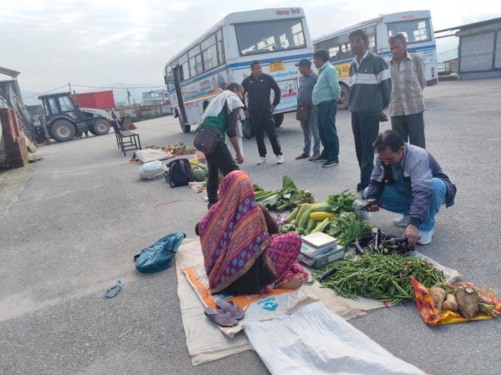 The closure of NH has affected the sale of Kisan Haat