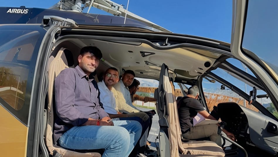 हेलीकॉप्टर से 285 किमी का सफर तय कर परीक्षा देने पहुंचे चार छात्र