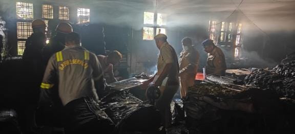 Gorakhpur News : Fire: Steps stopped by the cries of 'save me, save me'... people were scared