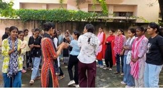 The girl students did tree decoration and street play