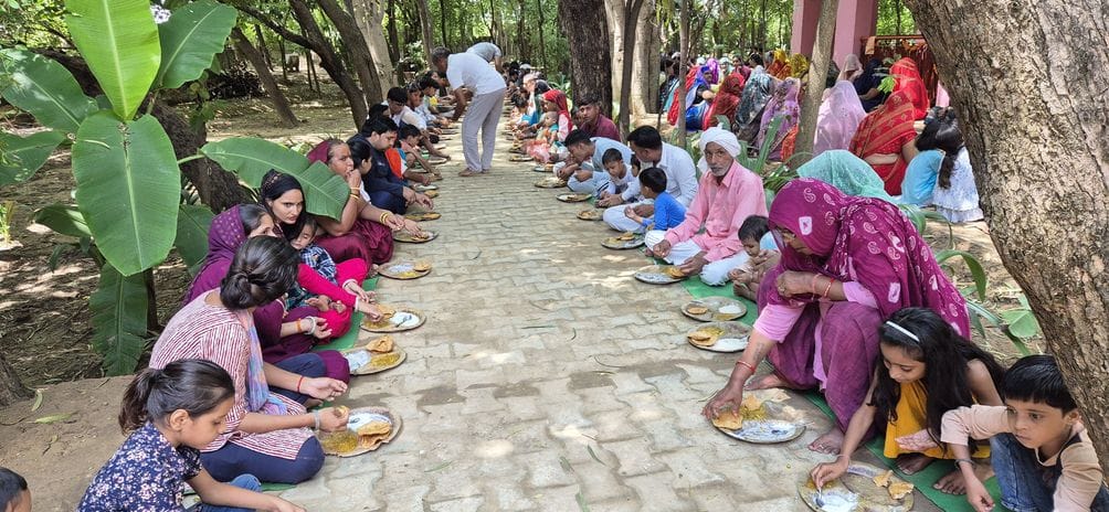 Bhandara organized on the occasion of Purnima at Krishnanand Ashram in Dhanonda