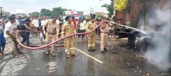 Truck caught fire due to brake jam, firefighters controlled it