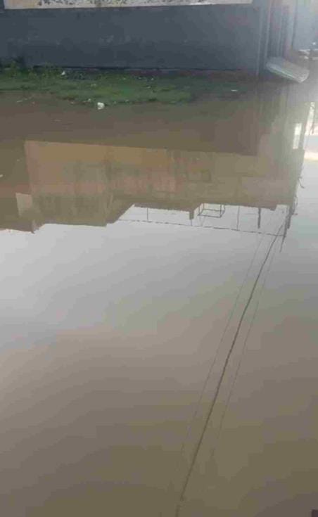 The MLA inspected the waterlogging in Shastri Nagar
