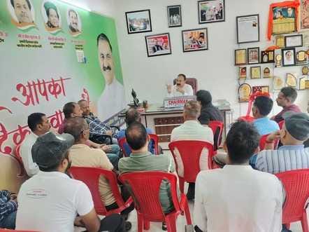 In Ichhi, APMC President Nishu Mongra learned the problems of the people