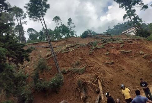 Bageshwar-Pithoragarh NH in the grip of landslide