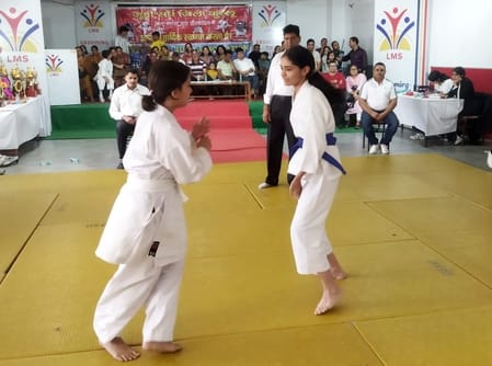 Avish and Deepanjali won gold