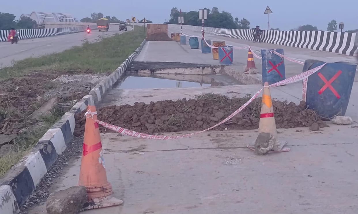 Flyover lane caved in within two months