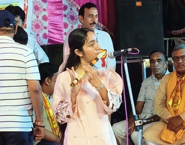 Daughters gave presentation in Ganesh festival