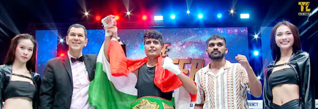 Monica defeated Pakistan's Alia and won gold in pro boxing