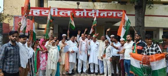 Congressmen demonstrated at the tehsil regarding various demands