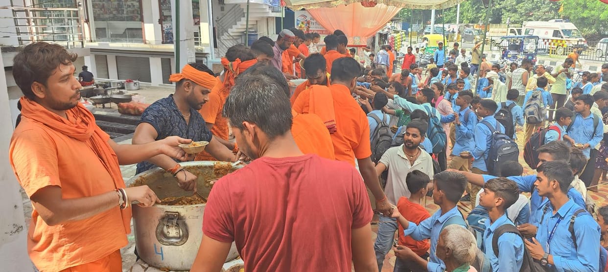 The Kanwadiya Mandal organized a feast