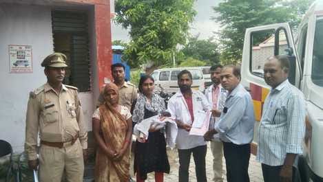 Newborn baby girl found in sugarcane field, villagers took her to hospital