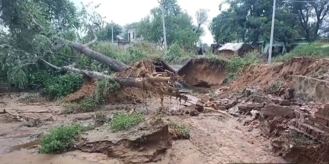 Water reached the houses due to breaking of minor