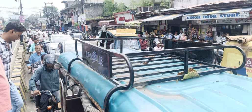 There was a traffic jam after the exam was over, pedestrians were troubled