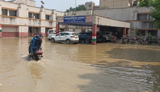 Floods camped in the medical college... treatment was washed away