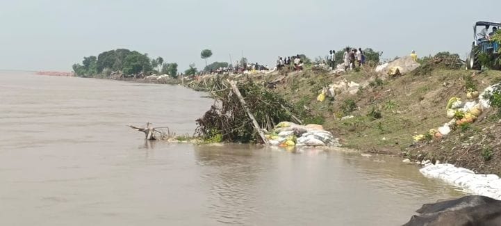Ganga is 22 cm above the danger mark in Kachla