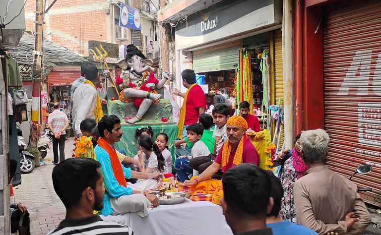 Sujanpur resonates with the song 'I dance Mohan's name'