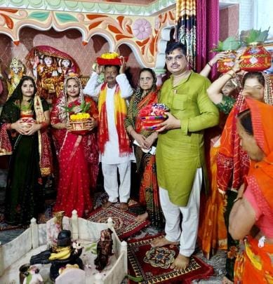 Kalash Yatra taken out on the inauguration of Shrimad Bhagwat Katha