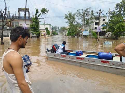 Waterlogging in the industrial area broke the back of science businessmen