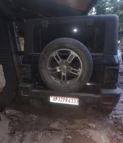 Uncontrolled Thar rams into shops and hotel, elderly woman injured