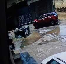 Three e-rickshaws overturned in a single day in a pothole on the road in Shoknagar