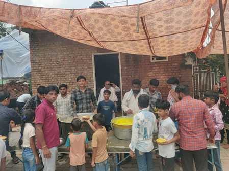 Devotees took prasad in the storehouse
