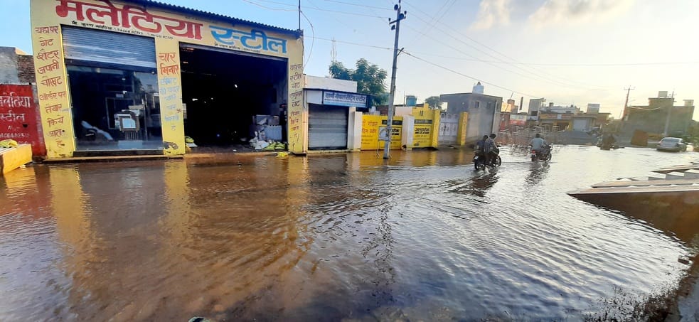 Waterlogging situation under control in the city, drinking water supply continues through tankers in Model Town