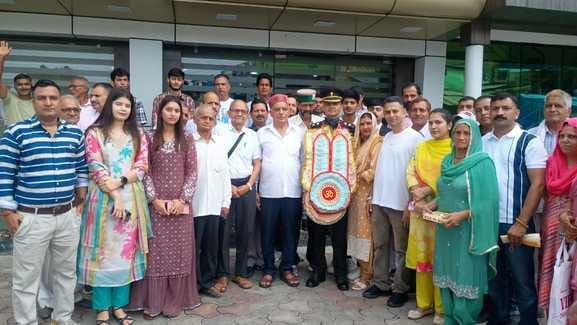 Lieutenant Rohit was welcomed with band music in Naidun