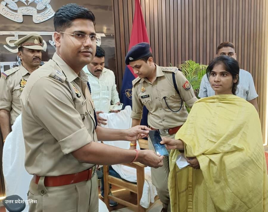 201 stolen mobile phones worth Rs 35.55 lakh recovered and returned