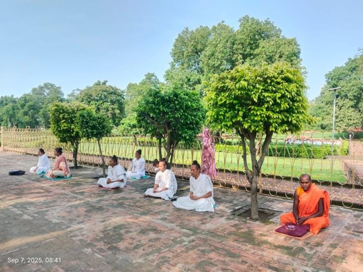 40 followers worshipped the Bodhi tree
