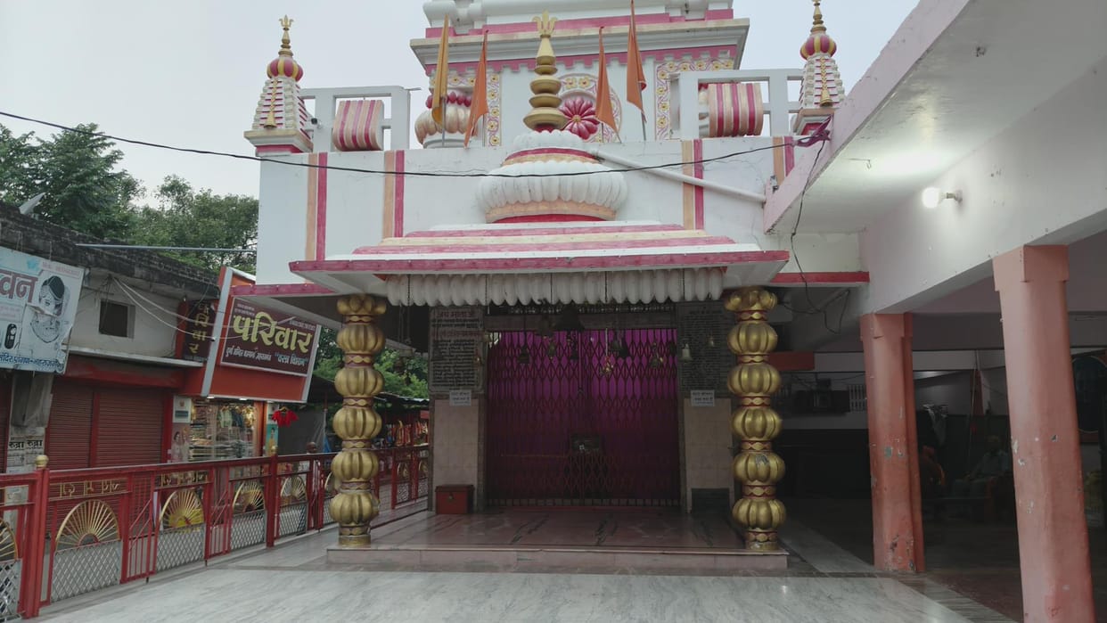 The doors of the temples were closed four hours before the touch time