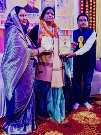 Dr. Nirupama Srivastava received Sahitya Gaurav Award
