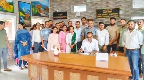 Employees submitted a memorandum in protest against higher grade revision