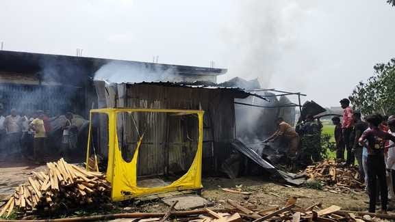 Fire broke out in a furniture shop, panic due to gas cylinder explosion