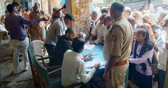 Fertilizer distributed to farmers by standing in line