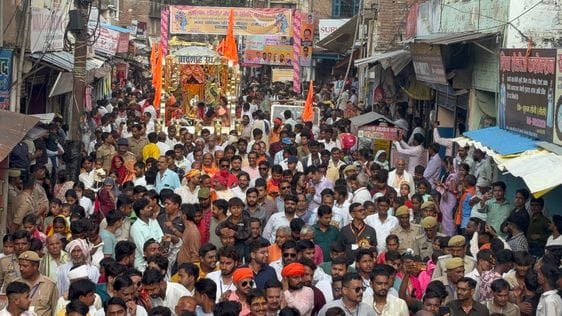 Procession taken out with the idol of God, artists staged the killing of Kansa