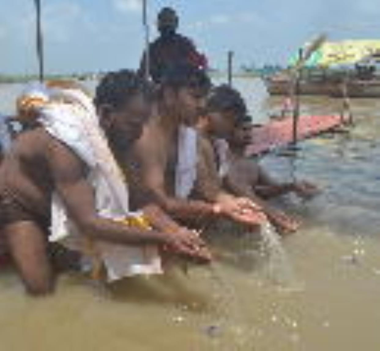 Pitru Paksha... Offerings were made to the ancestors at the Ghats