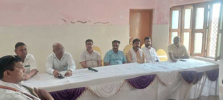 Protest against the new house and water tax system of Nagar Panchayat